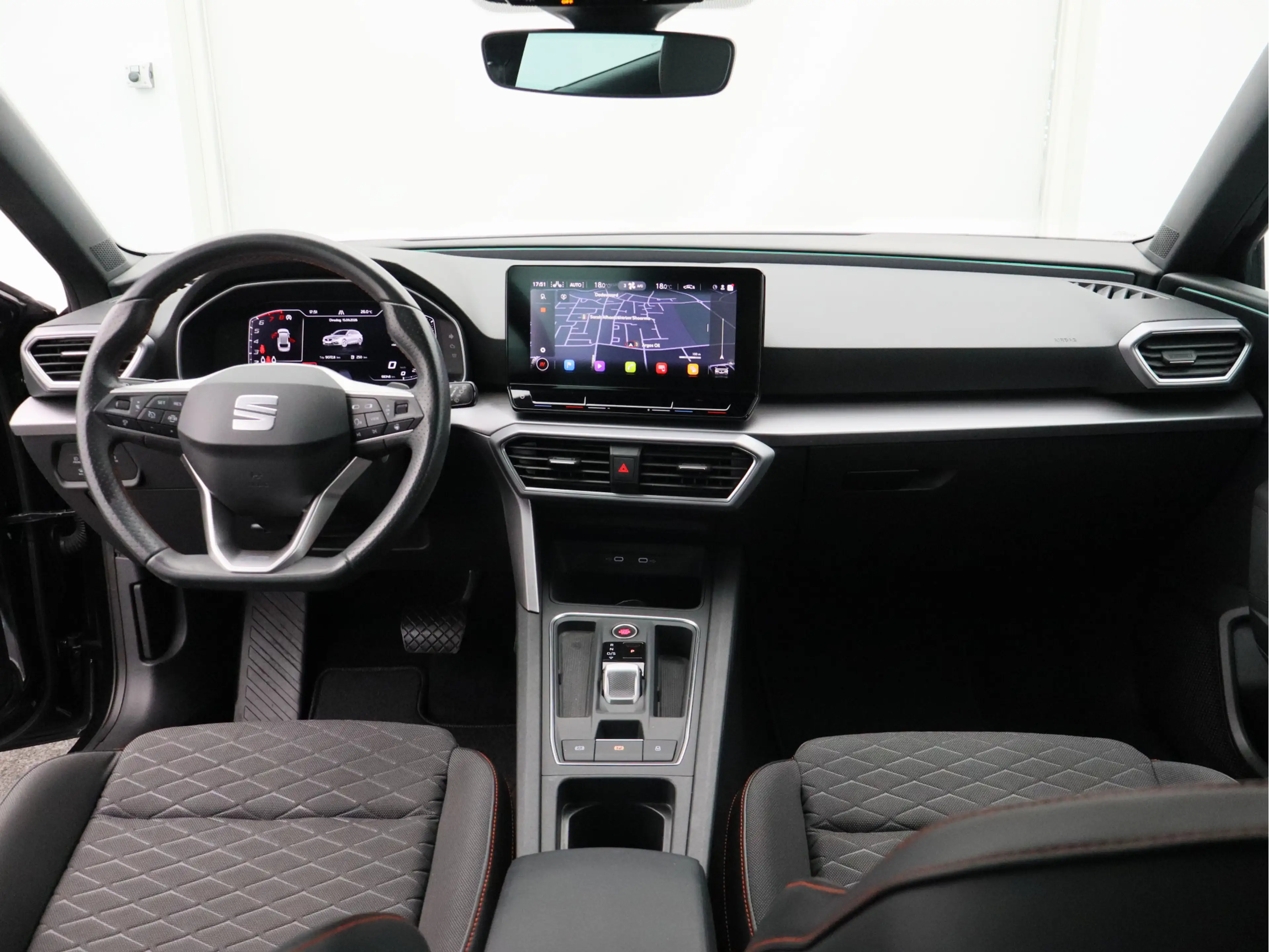 SEAT Leon Sportstourer 1.5 eTSI FR Business Intense/ lage km — photo 2