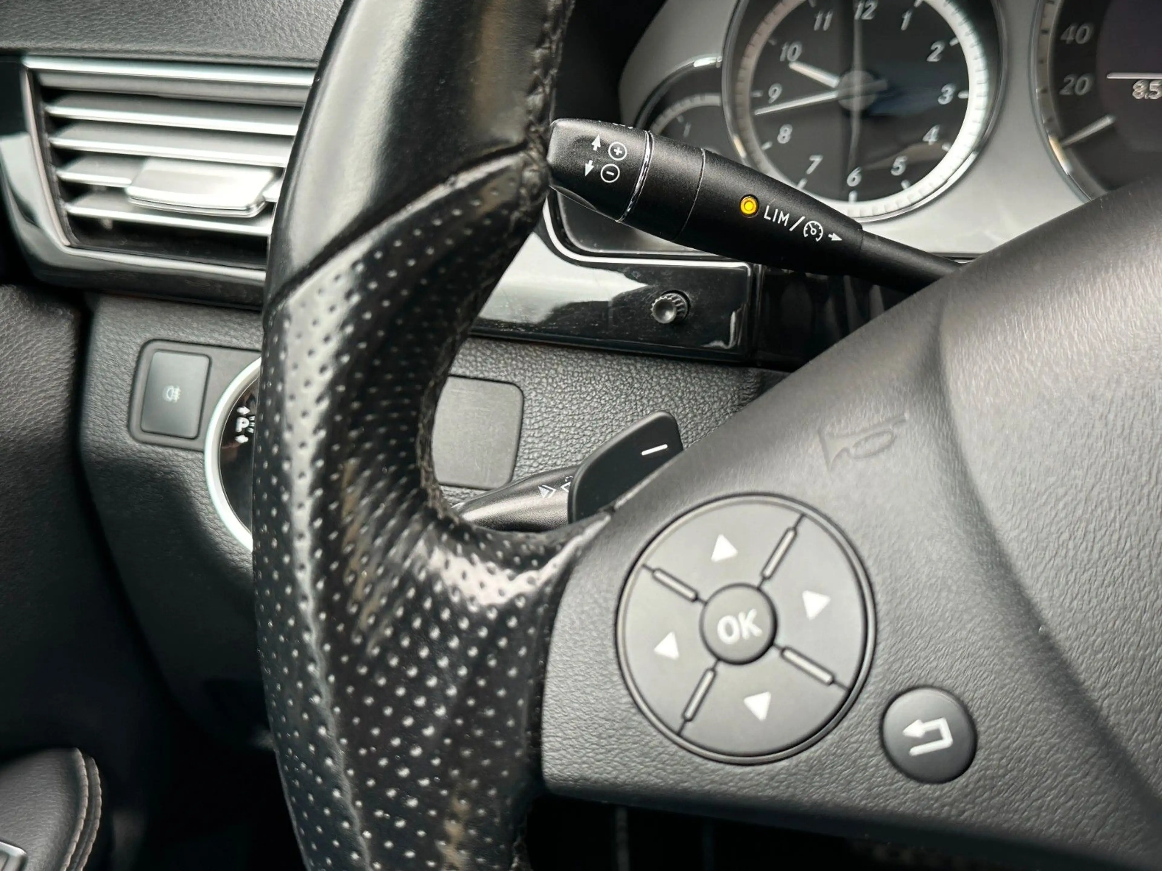 Mercedes-Benz E 250 *AMG-LINE*COMAND*BlueE*SHZ*PDC*XENON* — photo 8