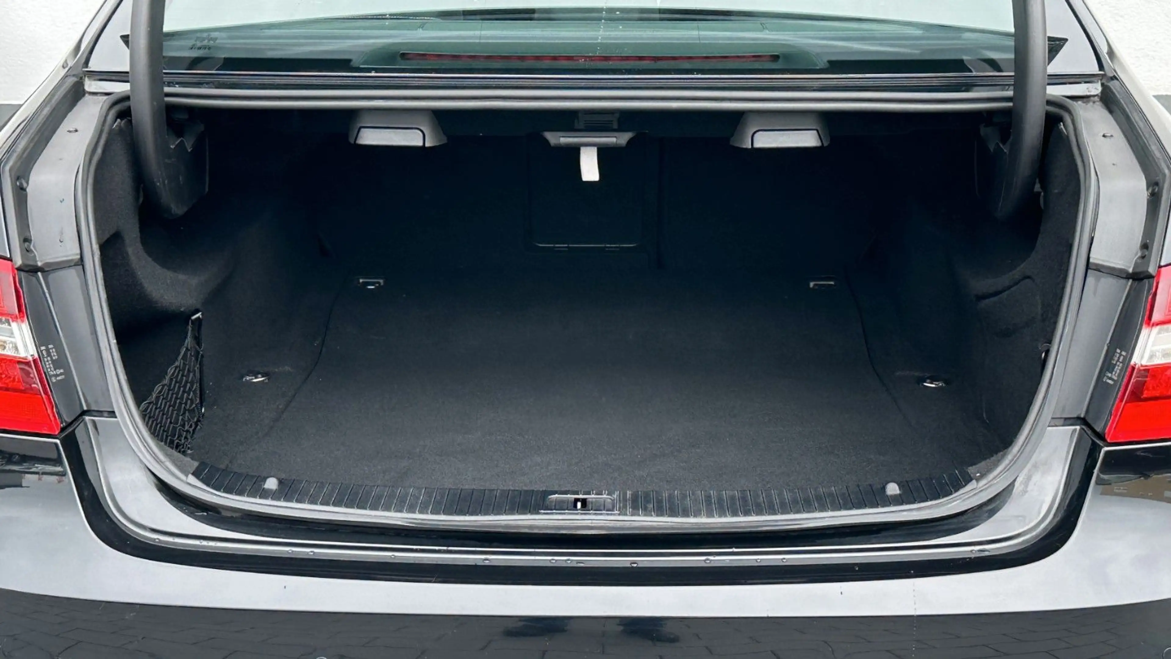 Mercedes-Benz E 250 *AMG-LINE*COMAND*BlueE*SHZ*PDC*XENON* — photo 14