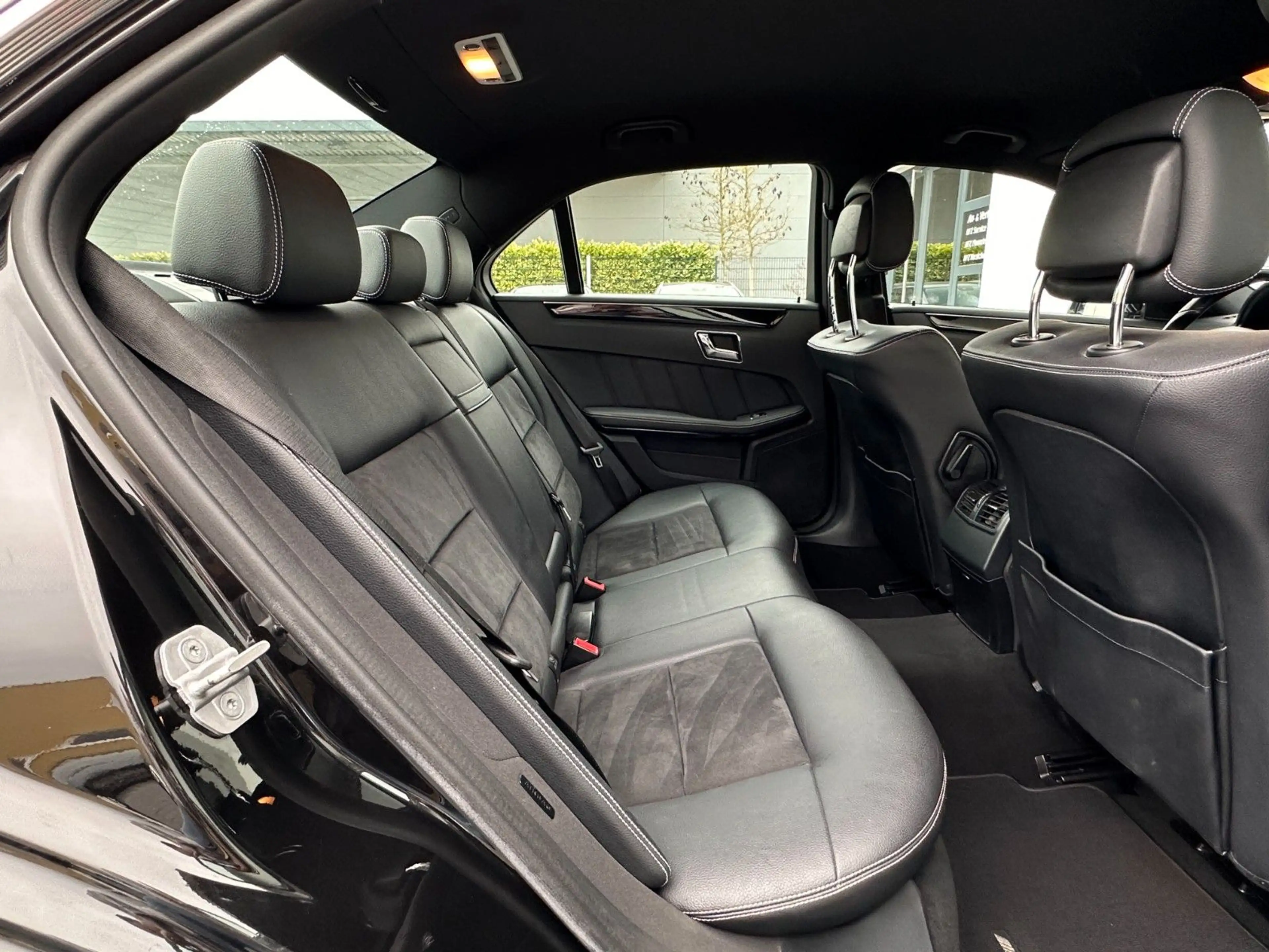 Mercedes-Benz E 250 *AMG-LINE*COMAND*BlueE*SHZ*PDC*XENON* — photo 13