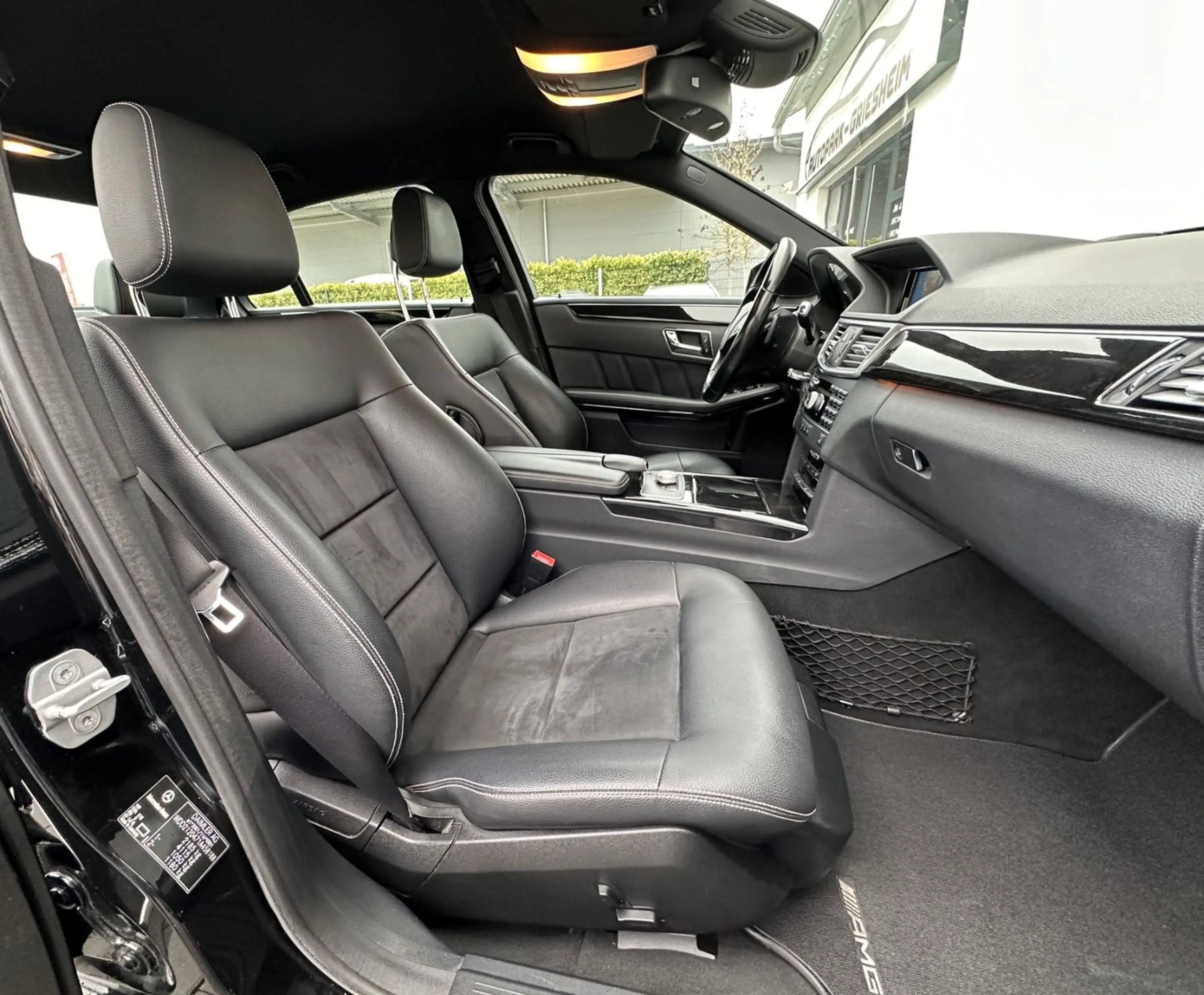 Mercedes-Benz E 250 *AMG-LINE*COMAND*BlueE*SHZ*PDC*XENON* — photo 6