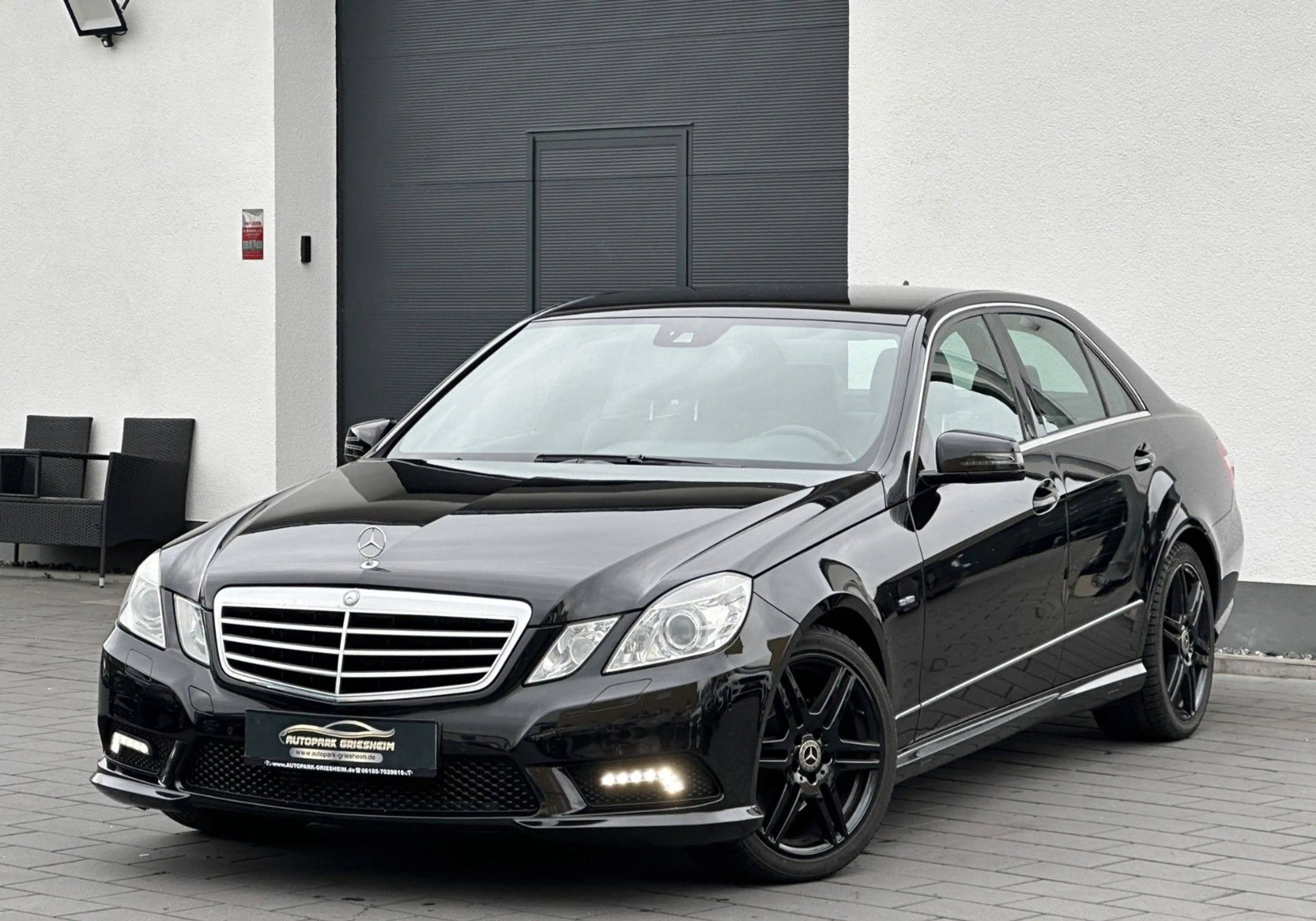 Mercedes-Benz E 250 *AMG-LINE*COMAND*BlueE*SHZ*PDC*XENON*