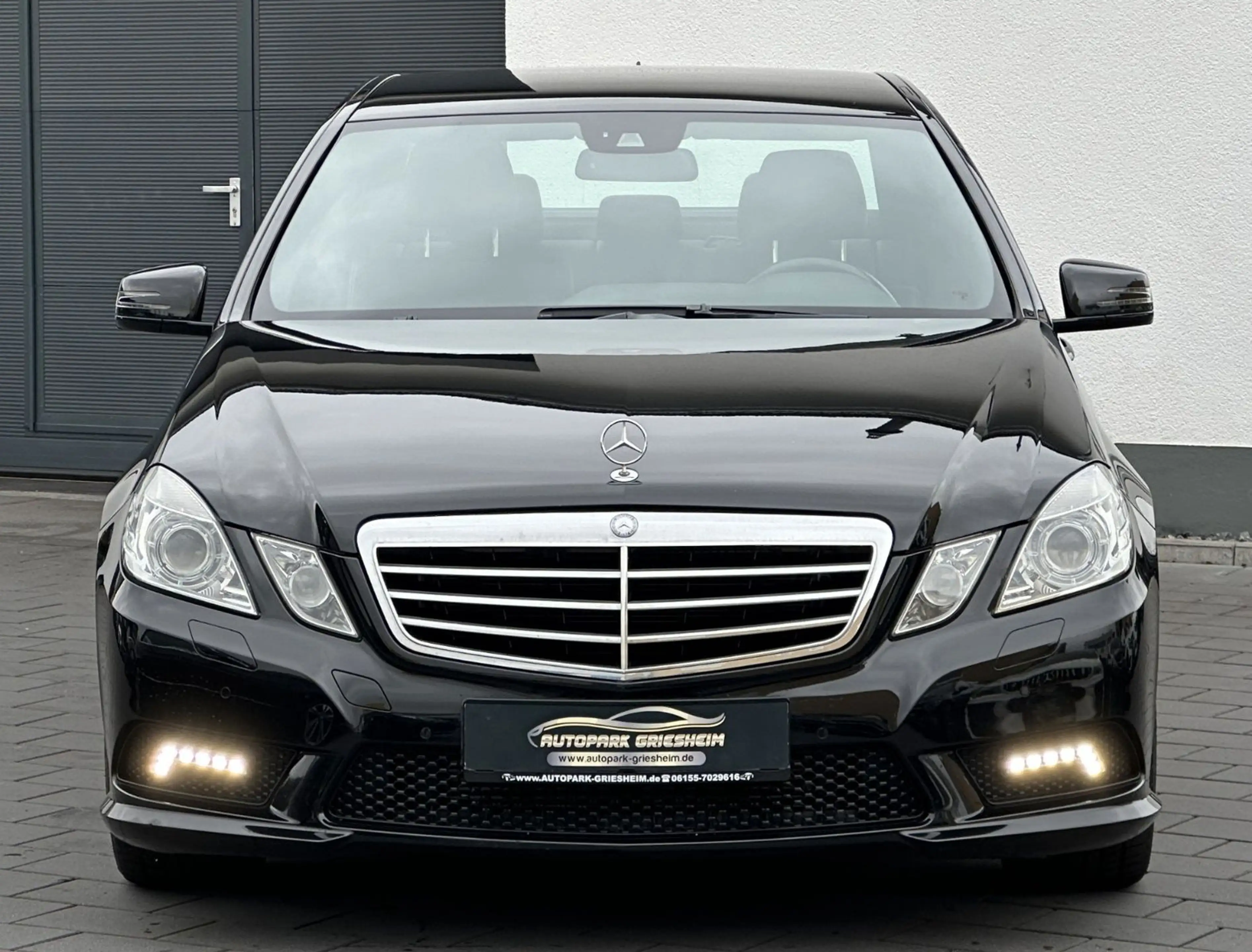 Mercedes-Benz E 250 *AMG-LINE*COMAND*BlueE*SHZ*PDC*XENON* — photo 2