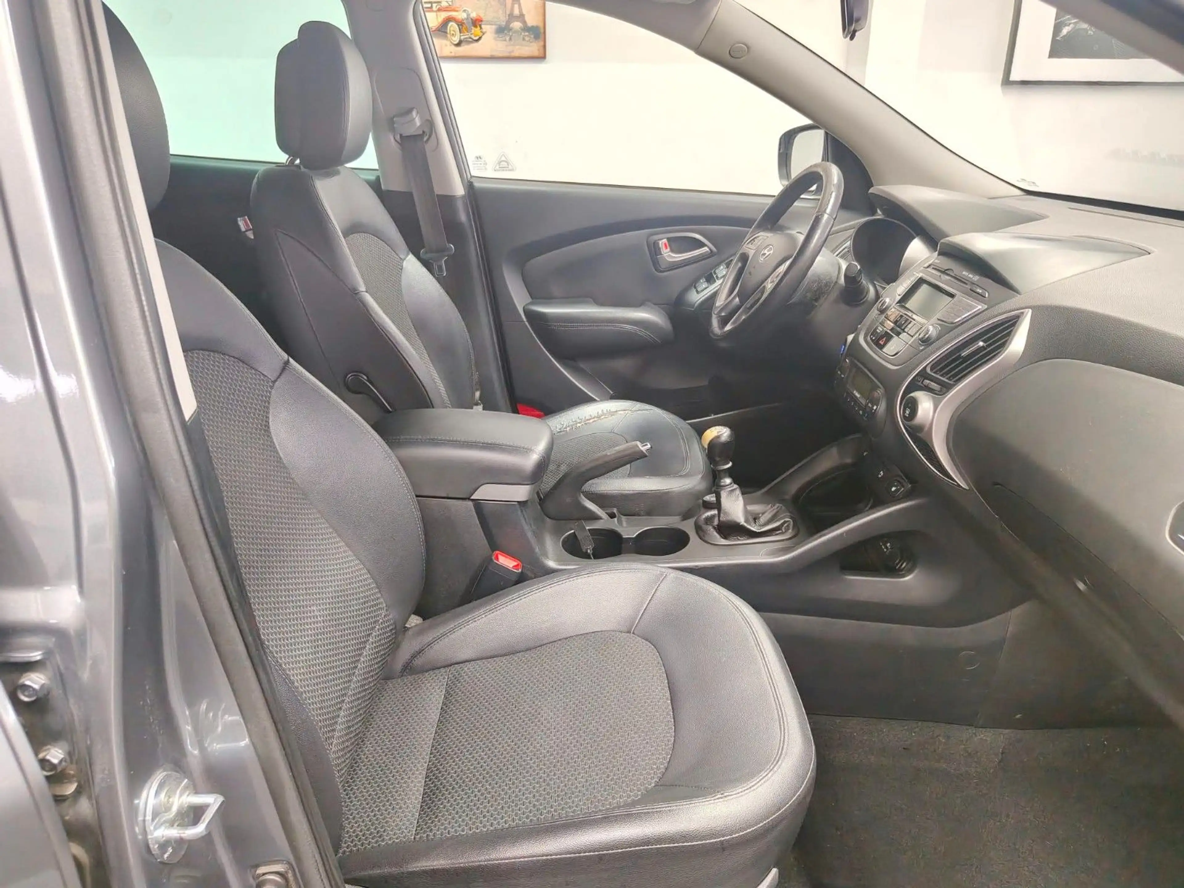 Hyundai iX35 2.0 CRDi Style 4WD AHK Panorama PDC — photo 10