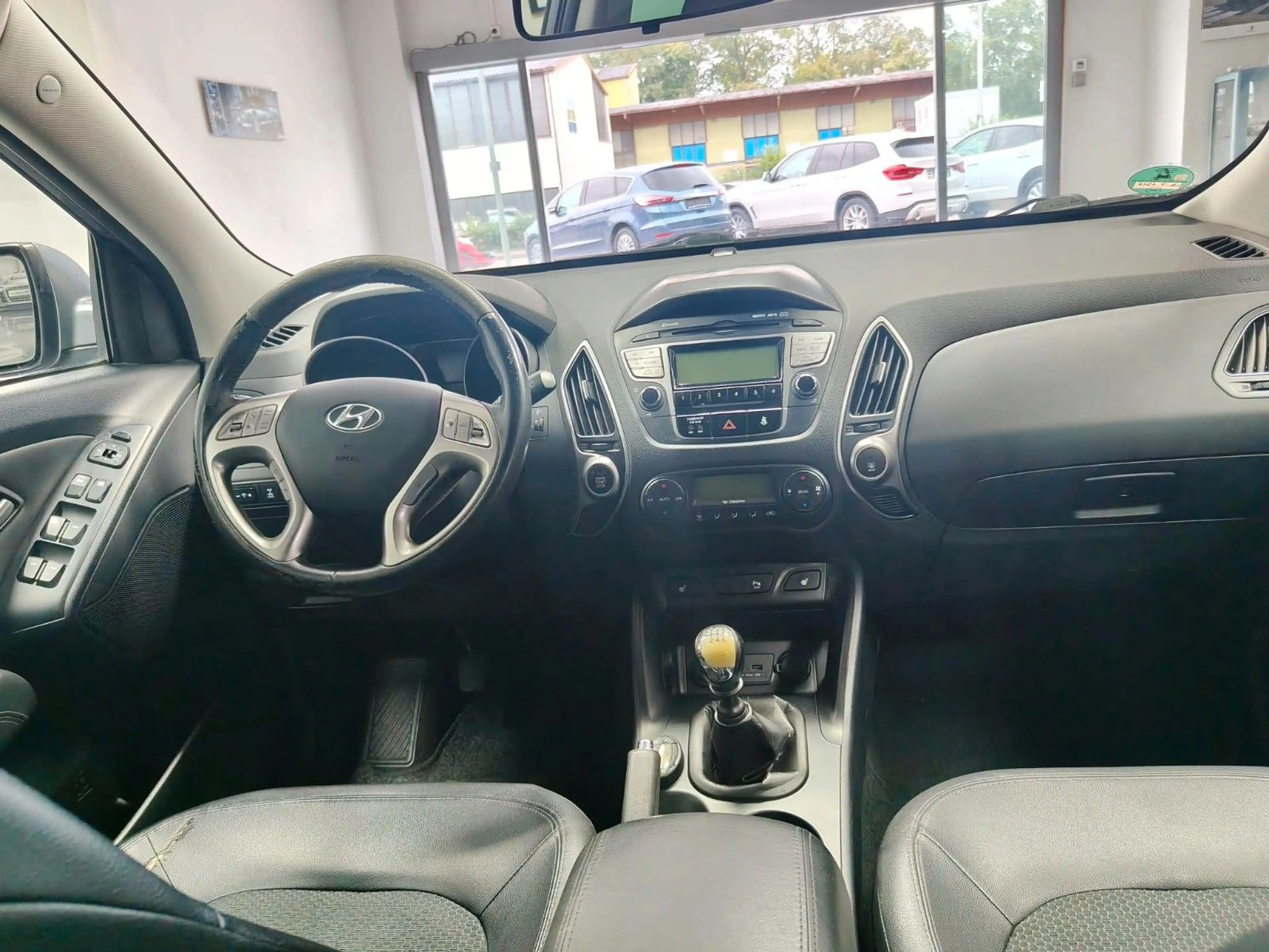 Hyundai iX35 2.0 CRDi Style 4WD AHK Panorama PDC — photo 9