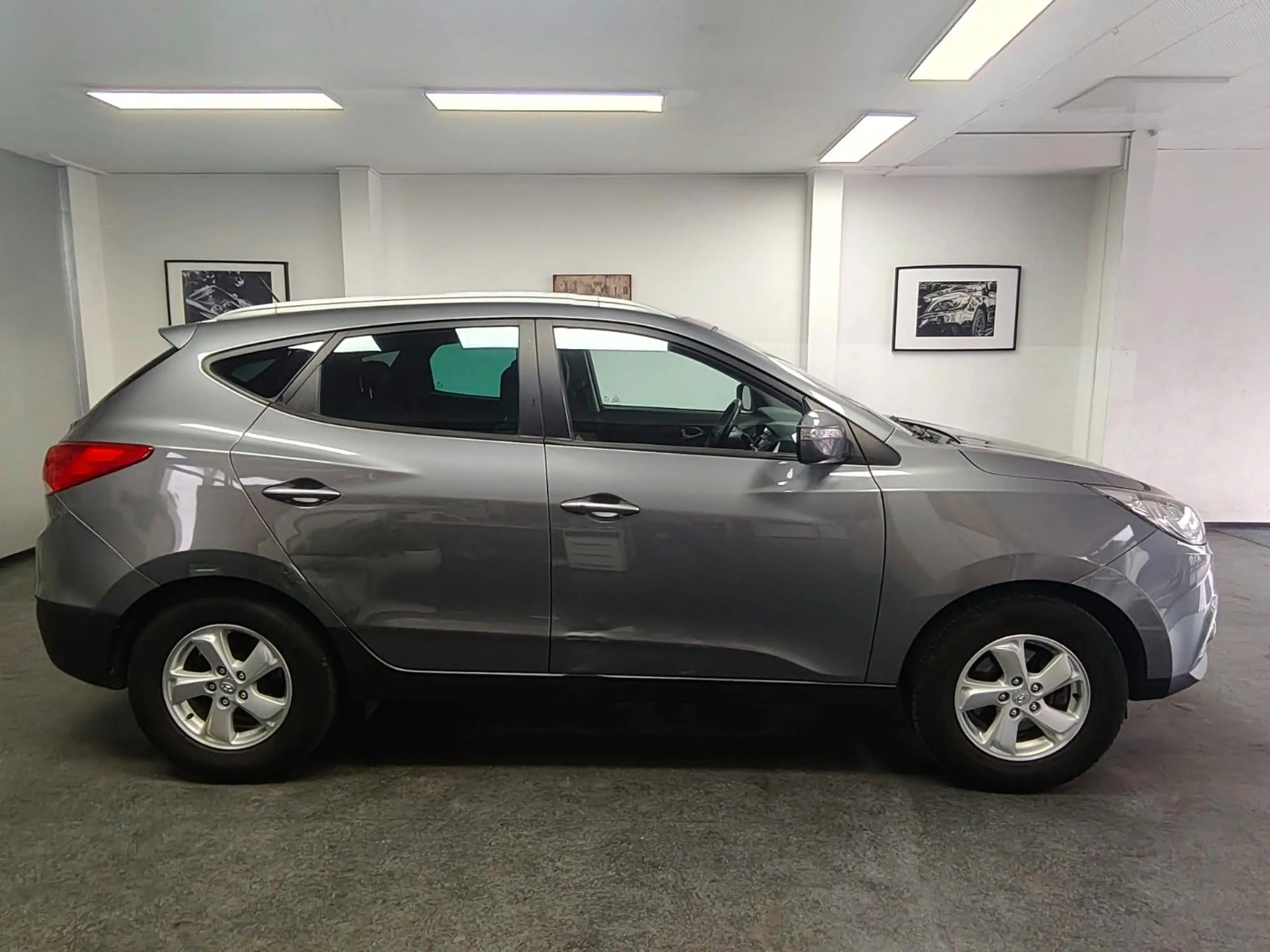 Hyundai iX35 2.0 CRDi Style 4WD AHK Panorama PDC — photo 2
