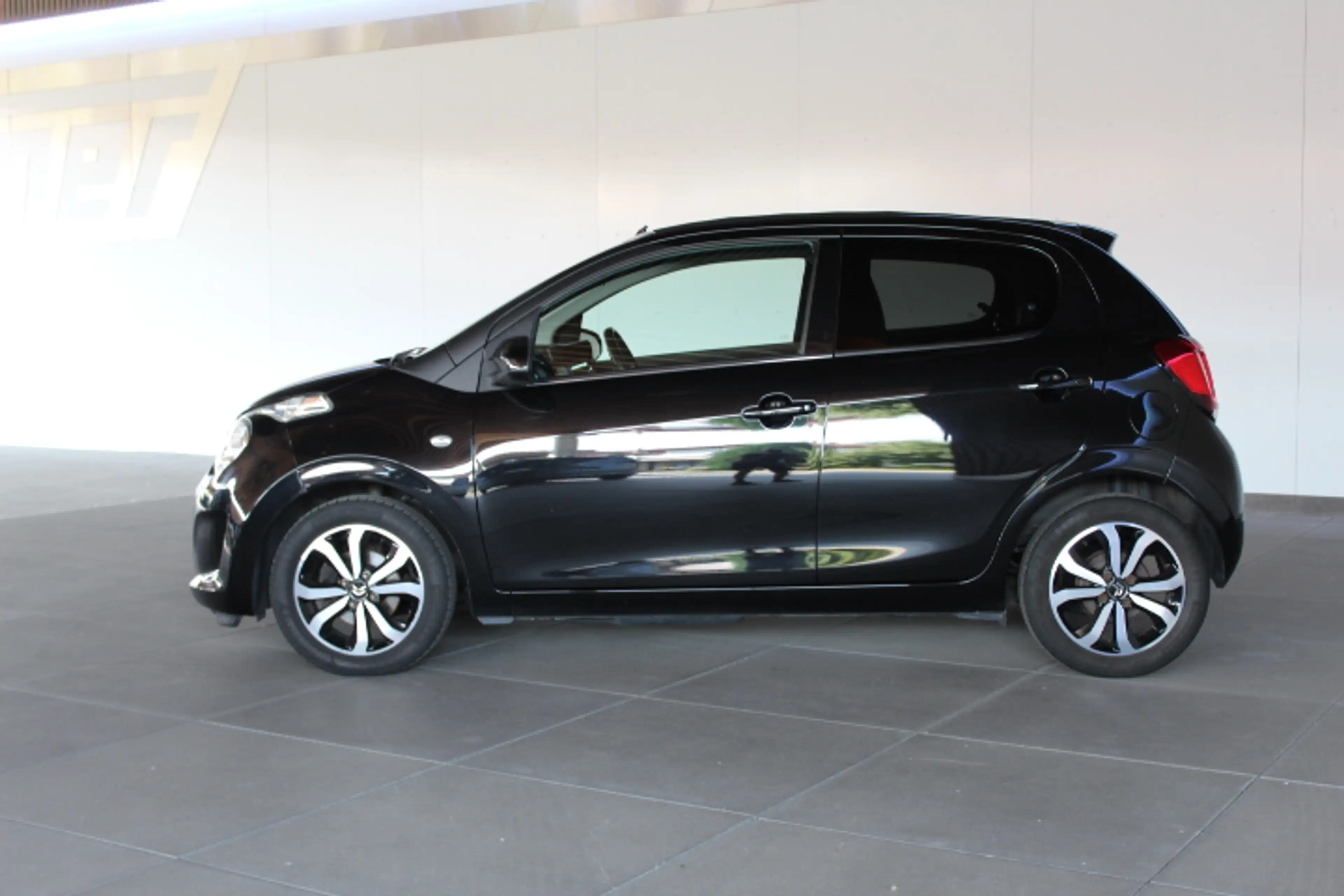 Citroen C1 1.0VTI SHINE  5-TÜRIG  SITZHEIZUNG RF-KAMERA 8-FACH BEREIFT — photo 13