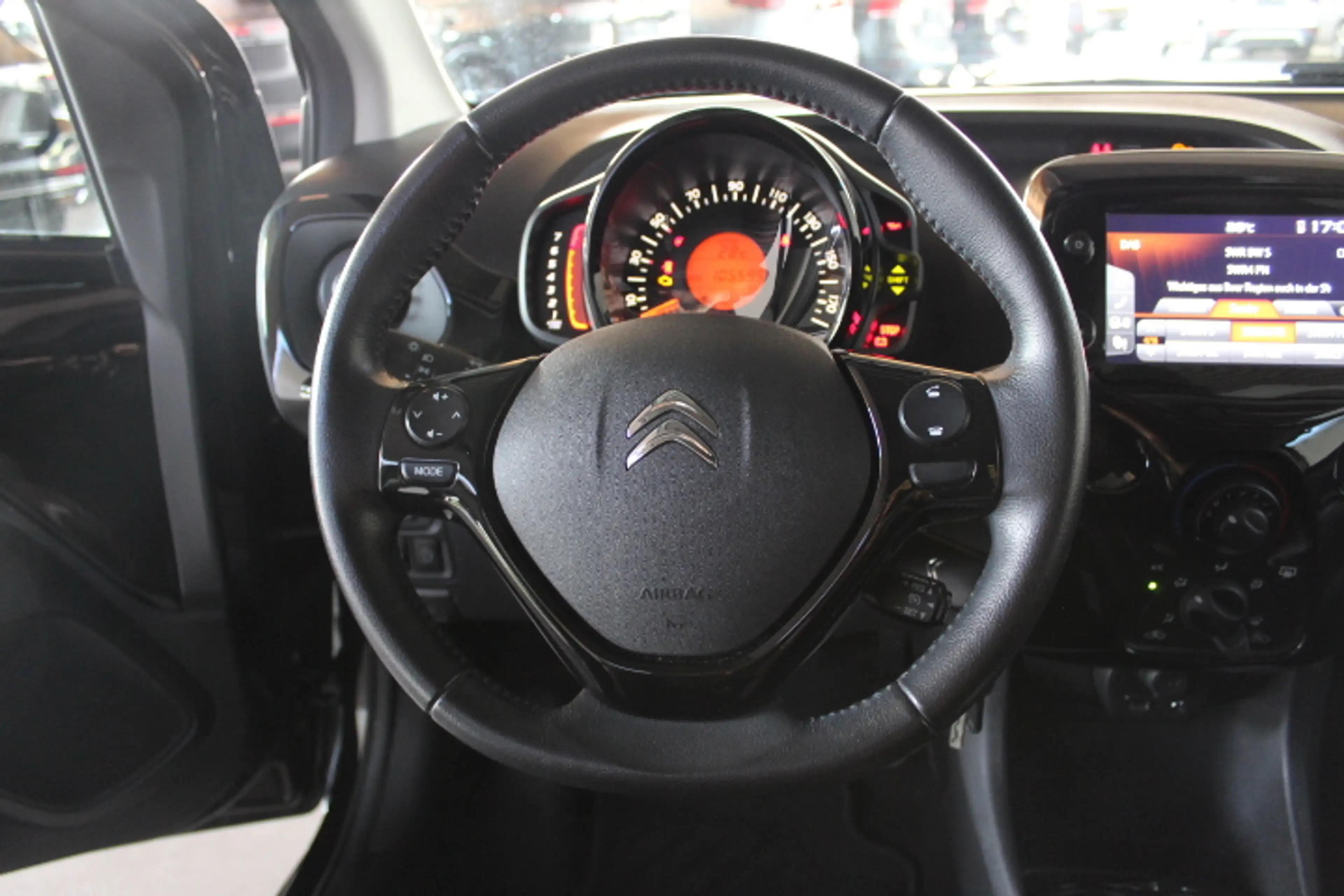 Citroen C1 1.0VTI SHINE  5-TÜRIG  SITZHEIZUNG RF-KAMERA 8-FACH BEREIFT — photo 5