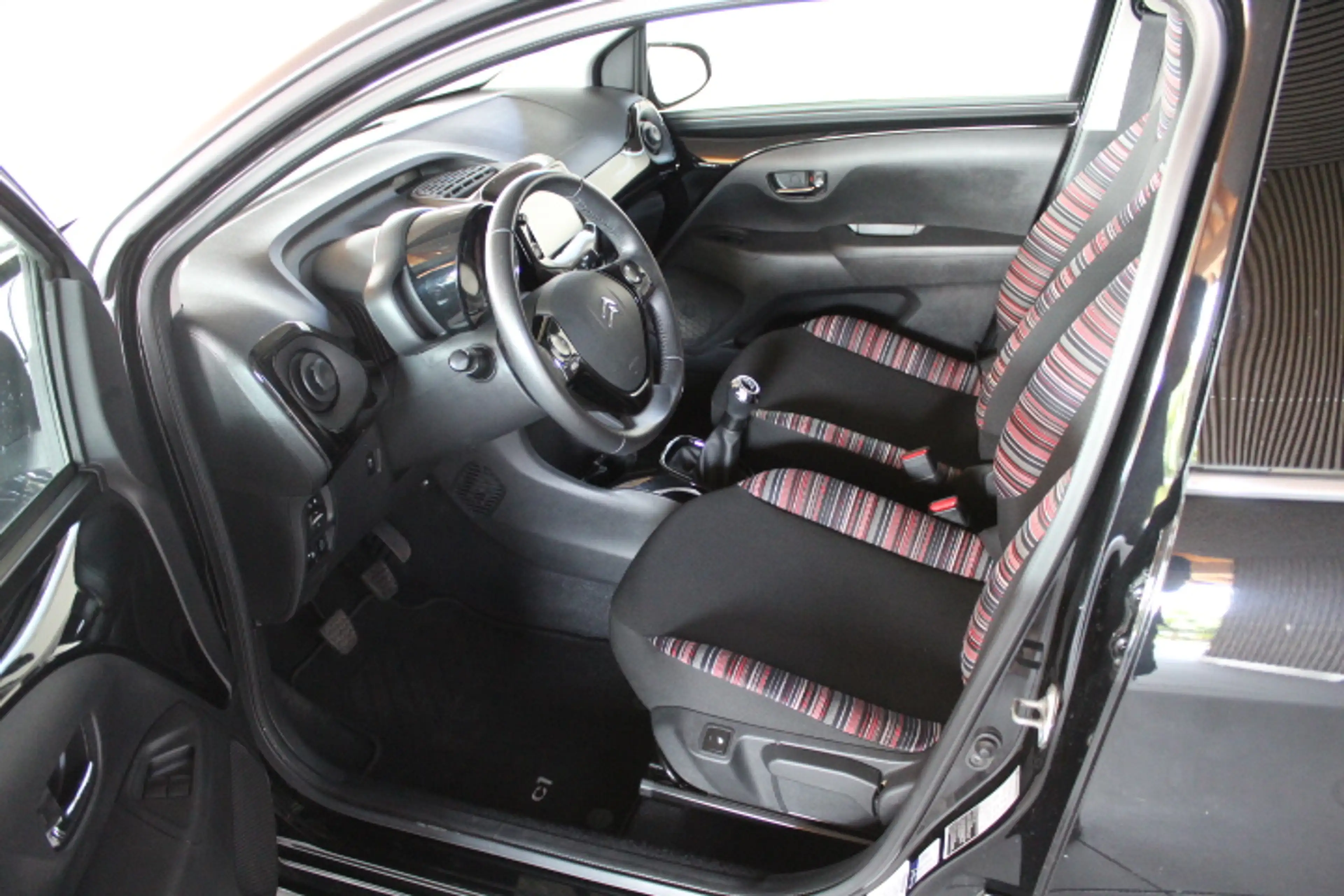 Citroen C1 1.0VTI SHINE  5-TÜRIG  SITZHEIZUNG RF-KAMERA 8-FACH BEREIFT — photo 2