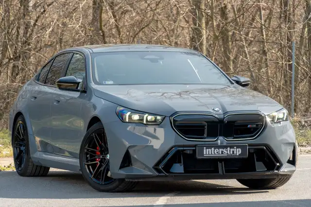 BMW M5 view 3