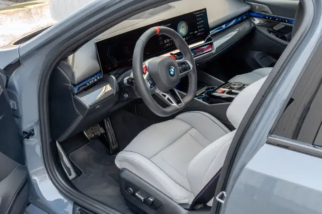 BMW M5 view 11