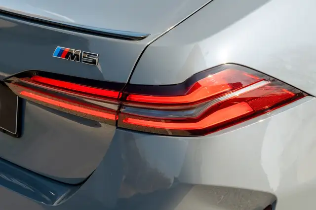 BMW M5 view 7