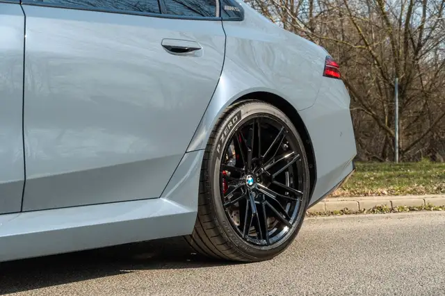 BMW M5 view 10