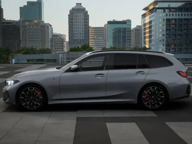 BMW 3 Series view 4