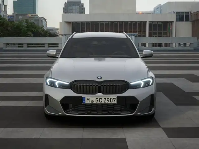 BMW 3 Series view 3