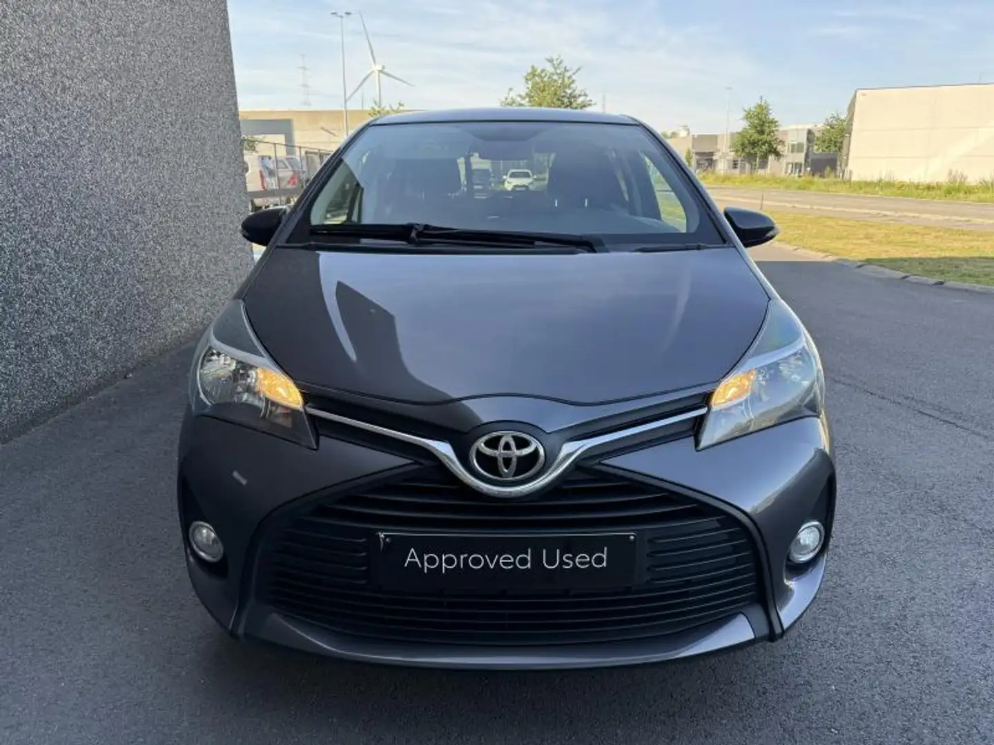 Toyota Yaris 1.0 Benzine Live2 + Trekhaak Zwart - 2