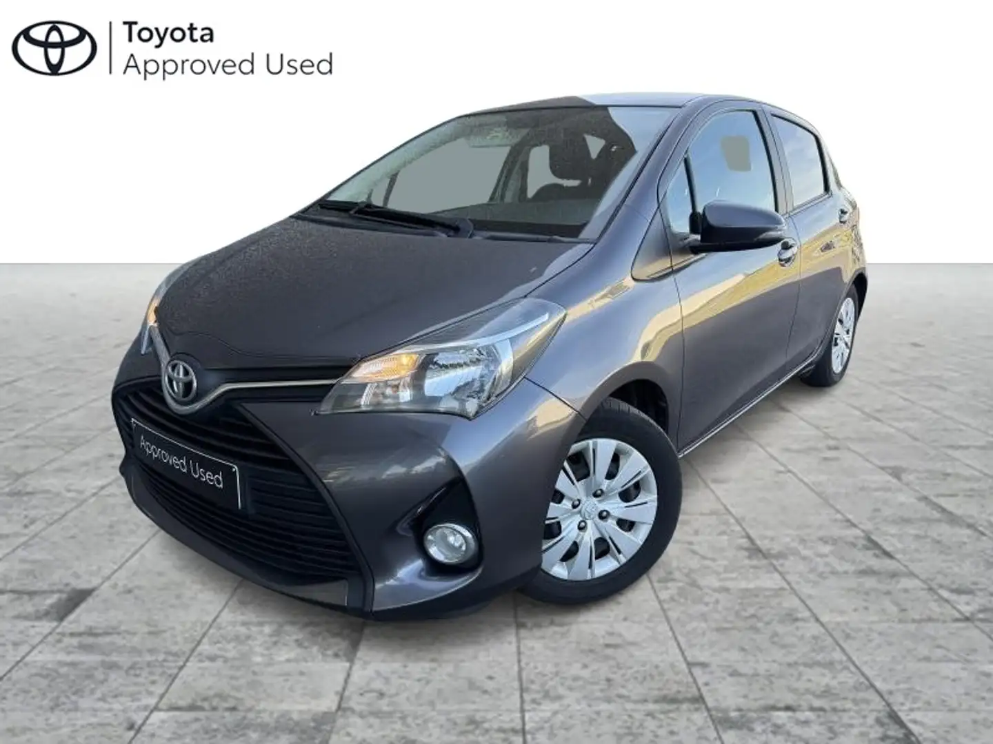 Toyota Yaris 1.0 Benzine Live2 + Trekhaak Zwart - 1