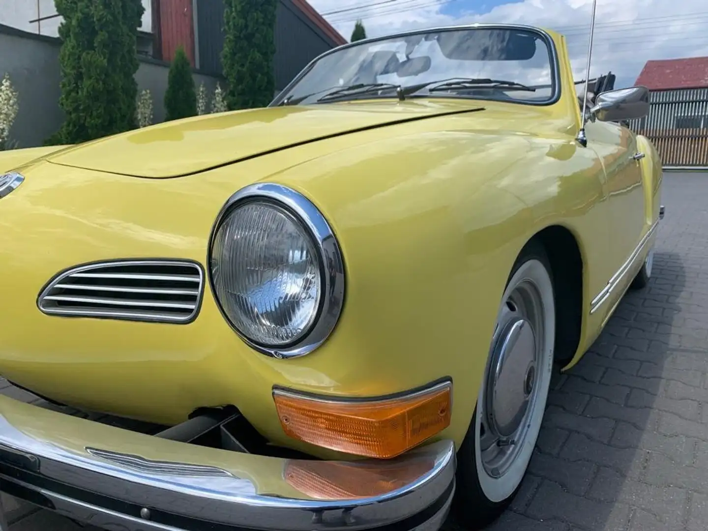 Volkswagen Karmann Ghia Jaune - 1