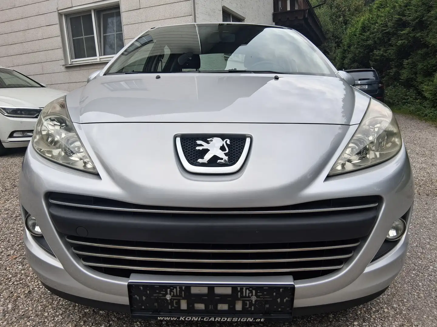 Peugeot 207 Junior 1,4 Silber - 2