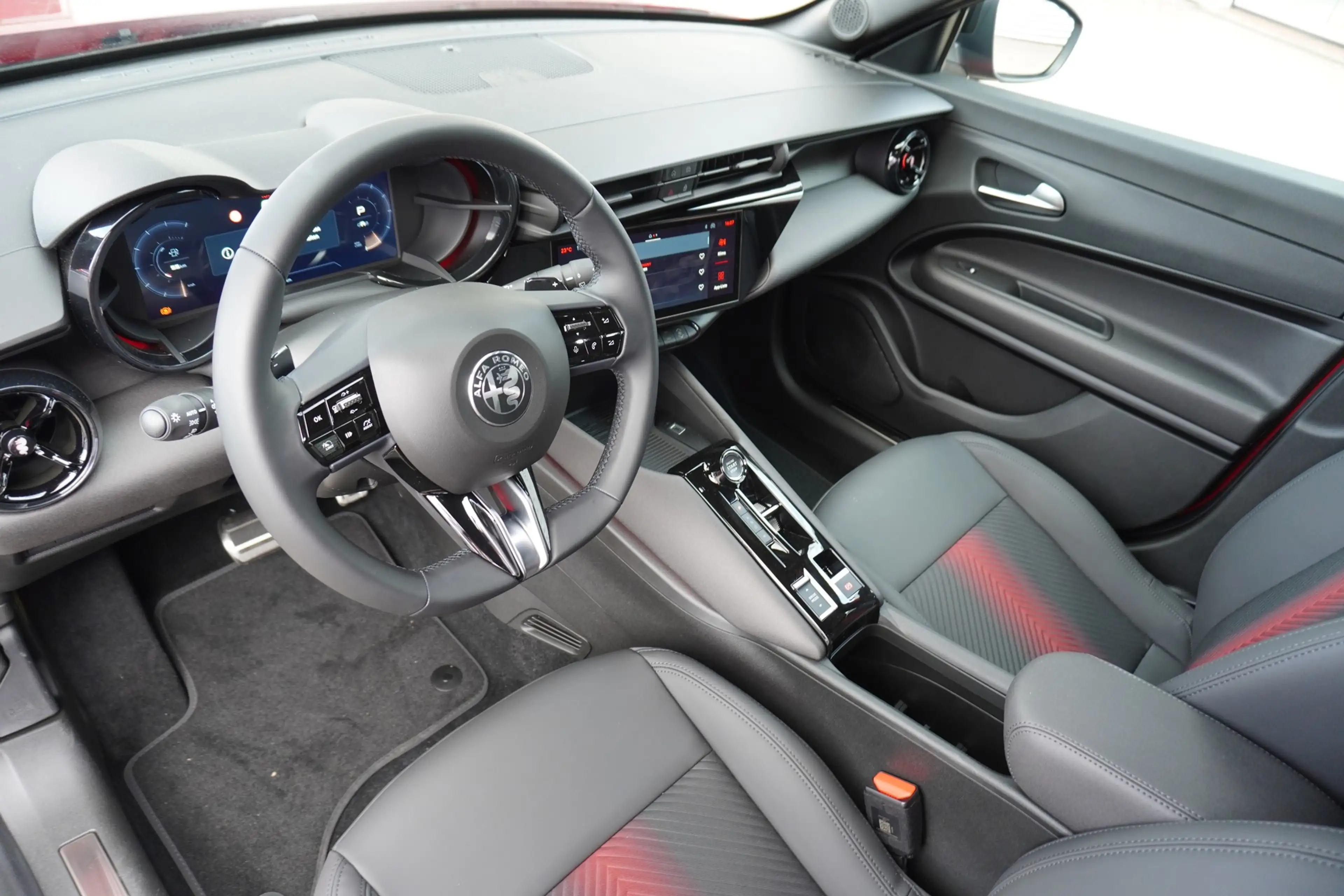 Alfa Romeo Junior Ibrida Speciale 1.2 VGT LED ACC Navi — photo 9