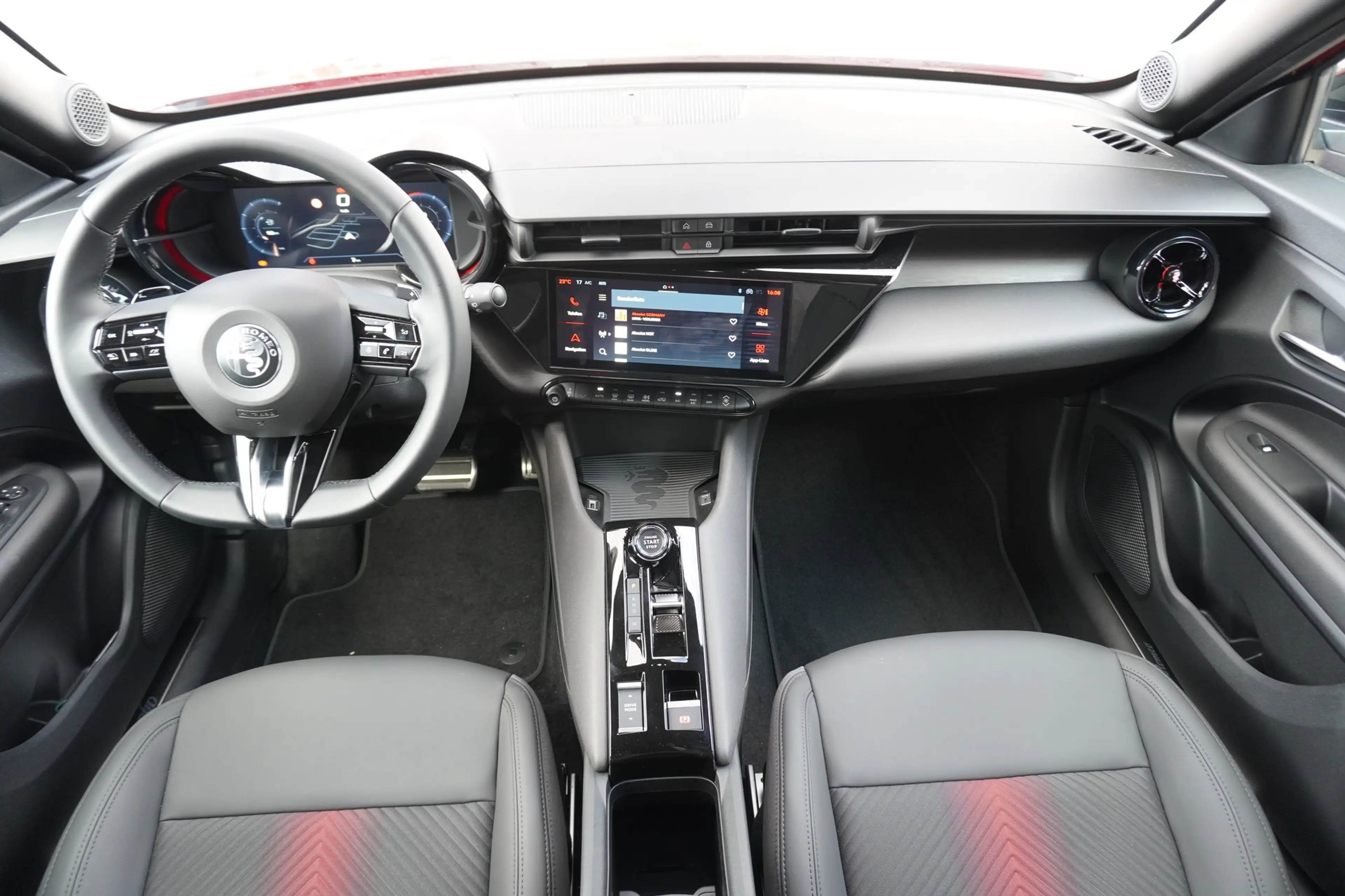 Alfa Romeo Junior Ibrida Speciale 1.2 VGT LED ACC Navi — photo 15