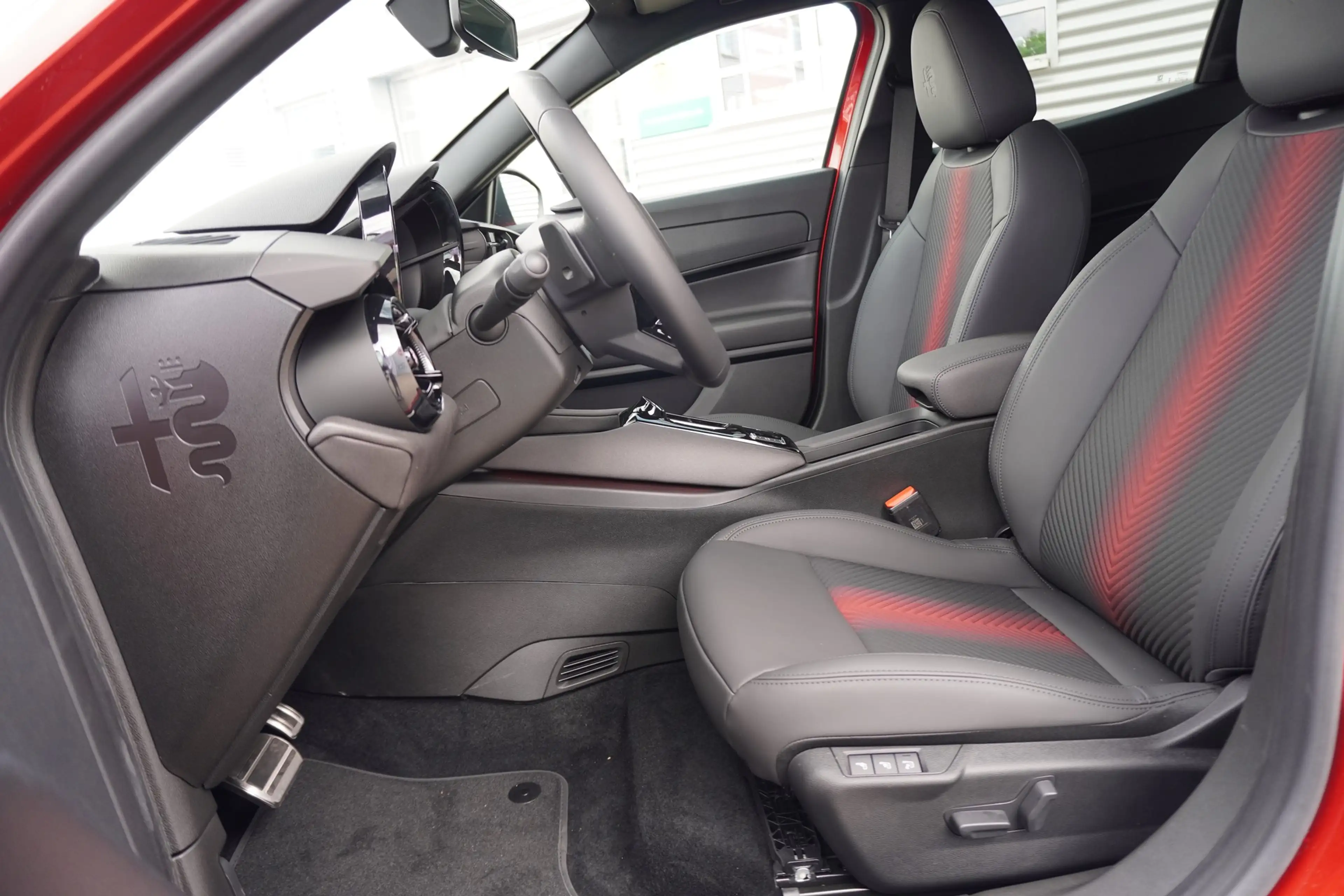 Alfa Romeo Junior Ibrida Speciale 1.2 VGT LED ACC Navi — photo 10