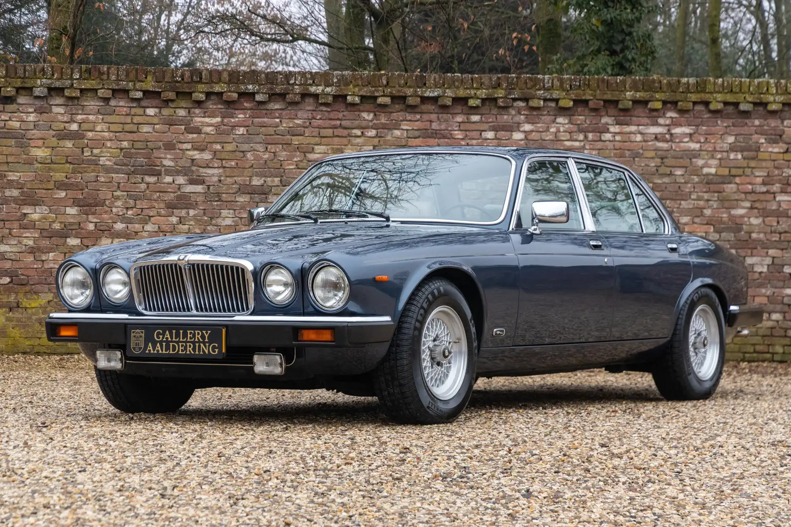 Jaguar XJ12 Sovereign "The timeless XJ series" Presented in We Blau - 1