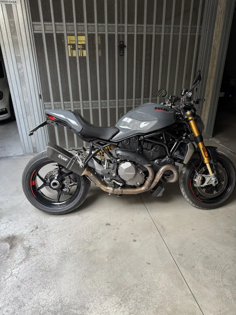 Ducati Monster 1200 S - 1