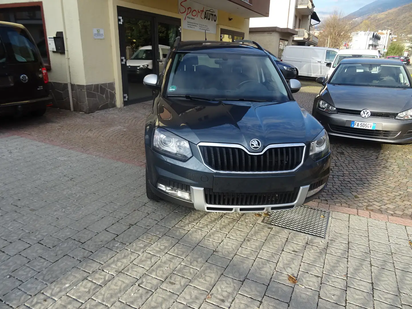 Skoda Yeti Yeti 2.0 TDI 150 CV 4x4 Adventure Grigio - 2