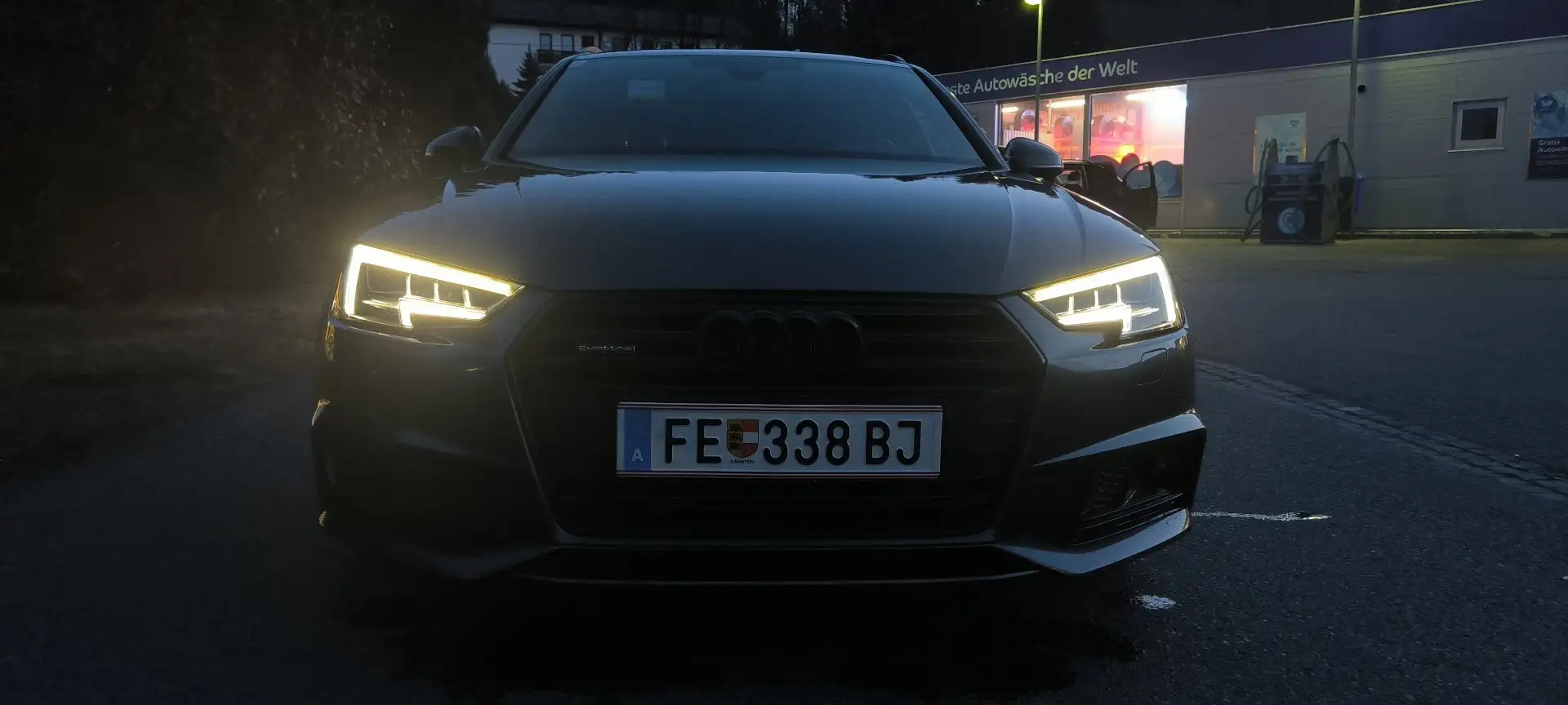Audi A4 Avant Quattro Sport S-Line Black Edition Grau - 2