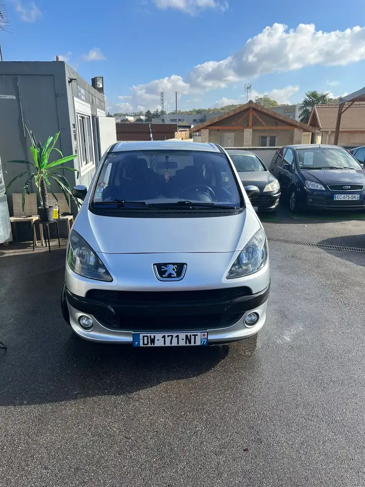 Peugeot 1007 1.4 HDi Avant PremiÃ¨re Dolce