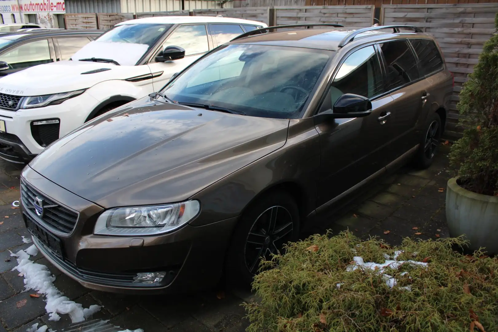 Volvo V70 D4 Geartronic Linje Svart BiXenon Leder Navigation Bruin - 1