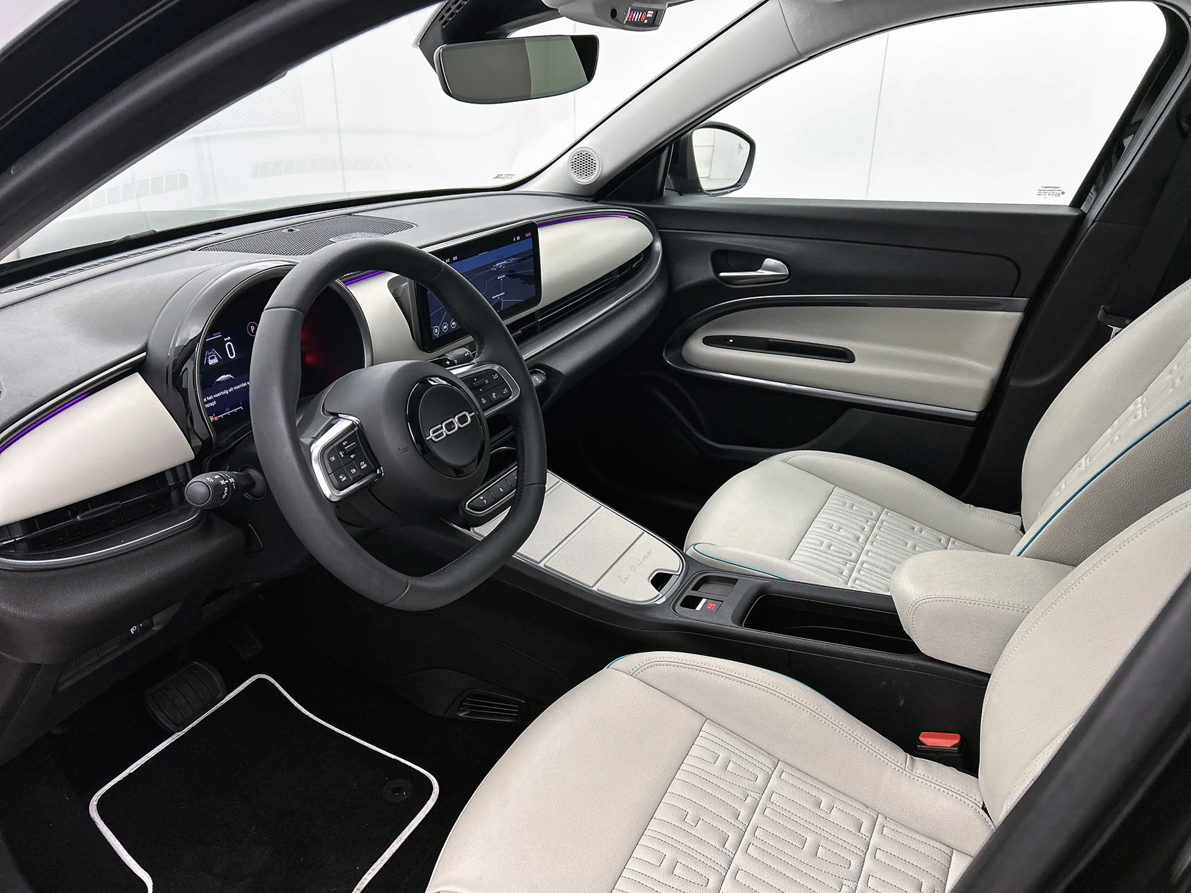 Fiat 600 1.2 Hybrid La Prima Keyless, CarPlay, Massage Bij — photo 2
