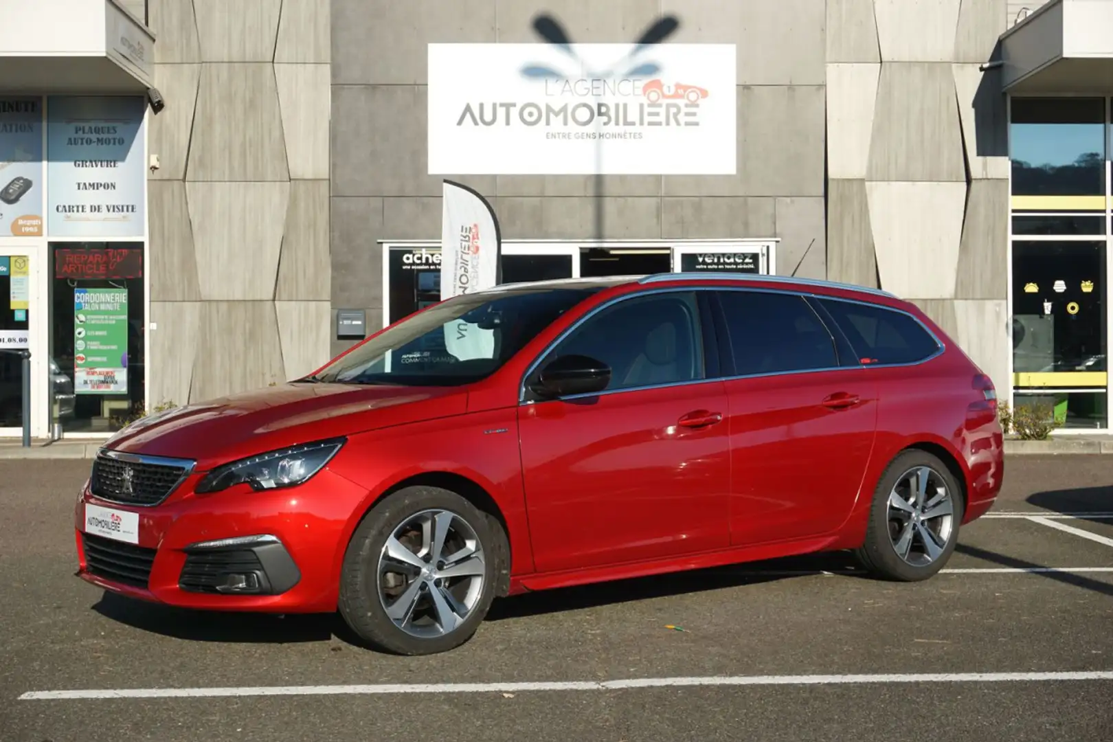Peugeot 308 SW 1.5 BlueHDI 130 GT Line Toit Pano Rouge - 1