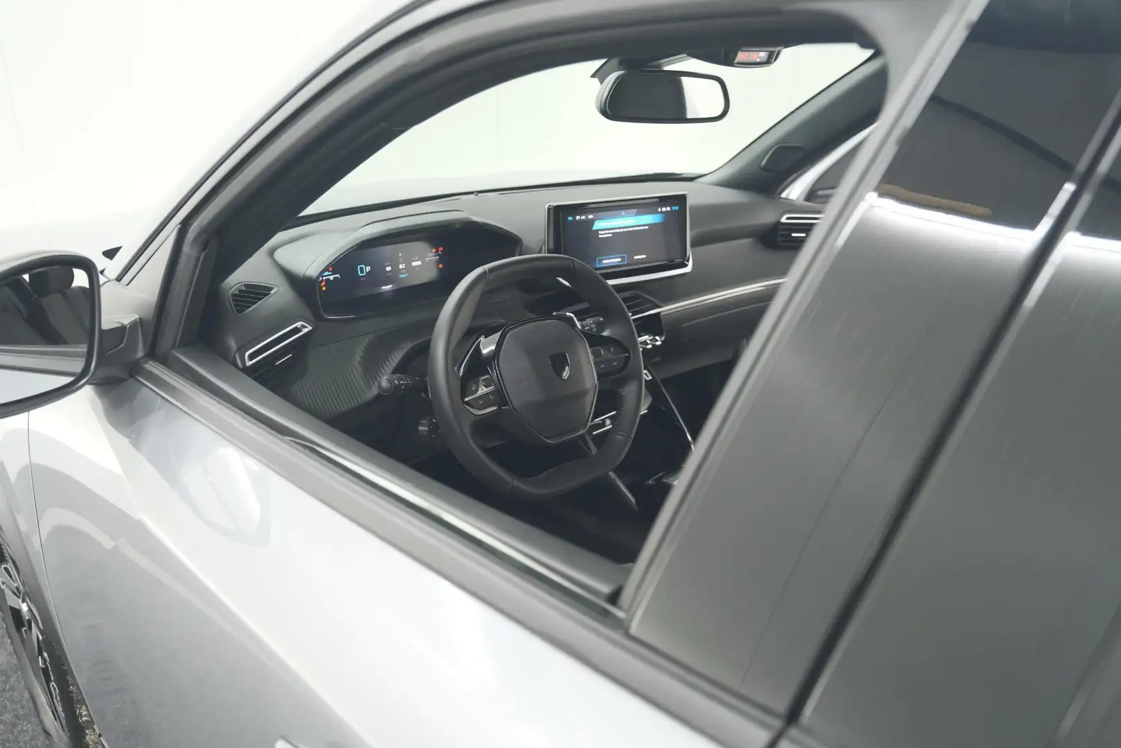 Peugeot 2008 Hybrid 136 e-DCS6 Allure | 360 Camera | Dodehoekde Grijs - 2