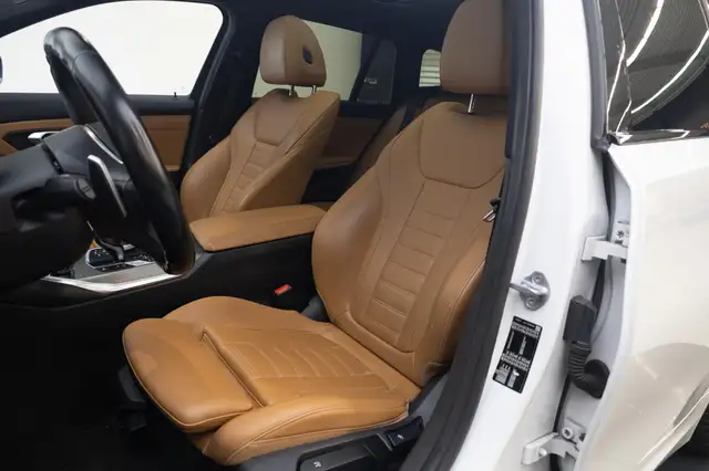 BMW 3 Series view 4