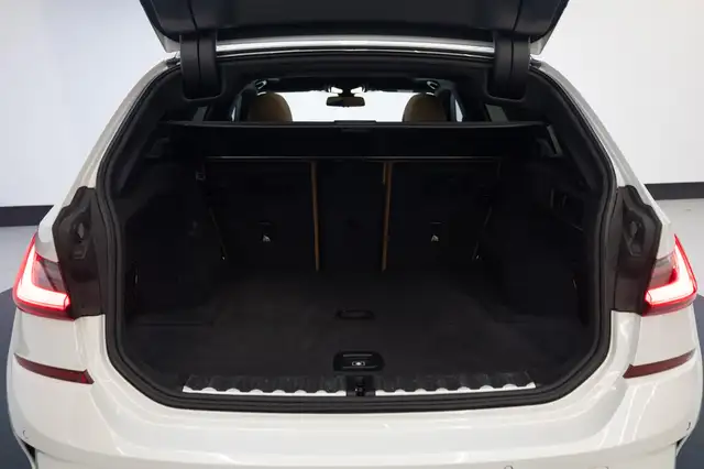 BMW 3 Series view 19