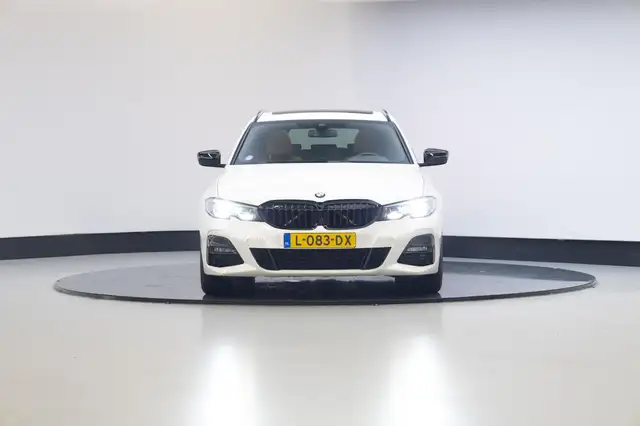 BMW 3 Series view 11