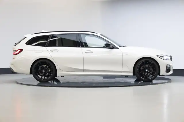 BMW 3 Series view 12