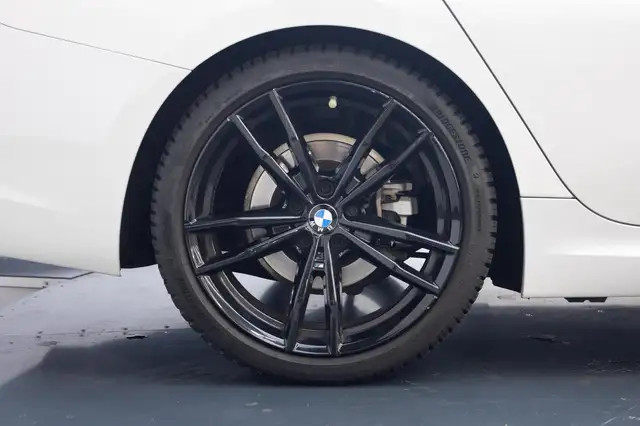 BMW 3 Series view 20