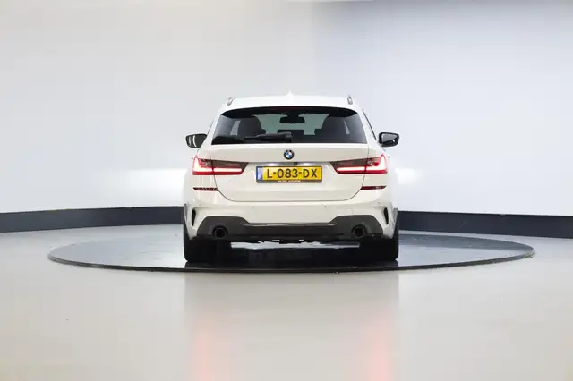 BMW 3 Series view 14
