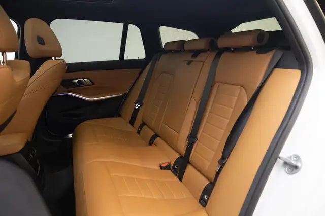 BMW 3 Series view 5