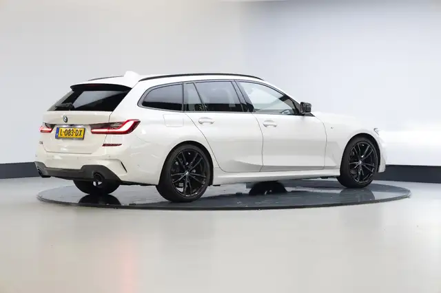 BMW 3 Series view 13