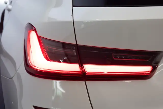 BMW 3 Series view 17