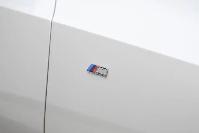 BMW 3 Series view 16