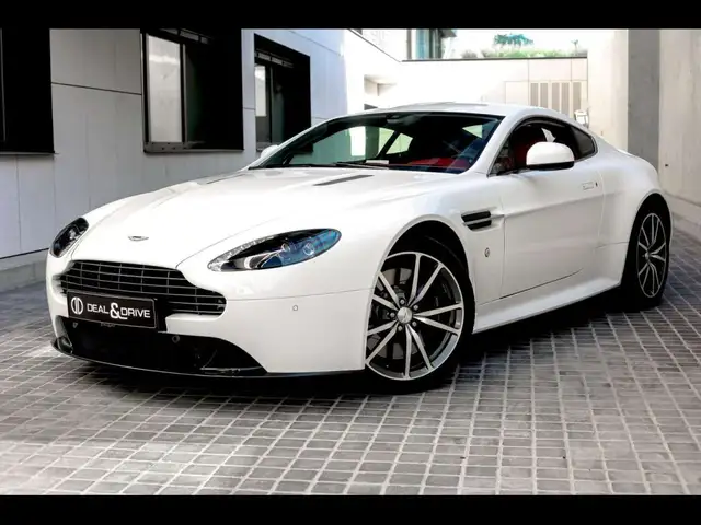Aston Martin V8 Vantage  S COUPE SPORTSHIFT IISTRATUS WHITE METAL
