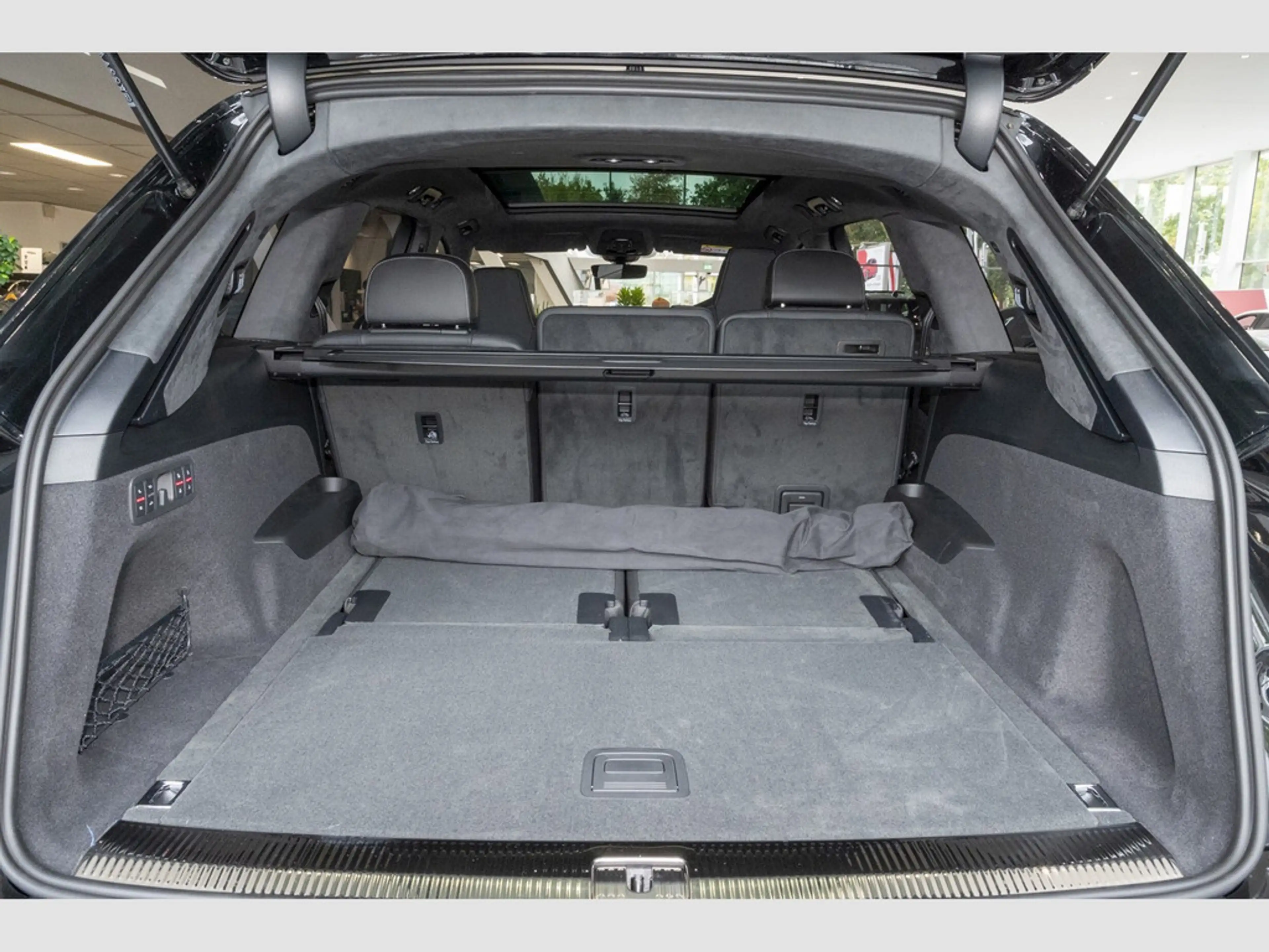 Audi SQ7 SUV TFSI 373 kW tiptronic Head-Up/Assistenzpaket plus/Pano/AHK — photo 7