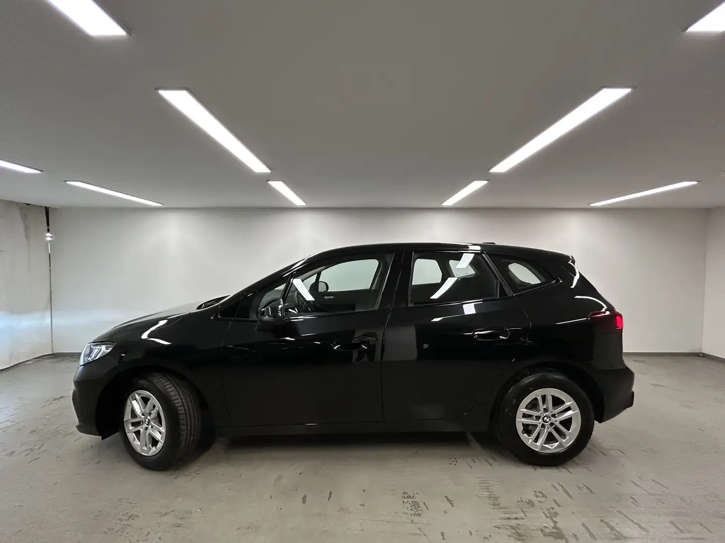 BMW 218 i Active Tourer Pano. DAB Parkass. AHK Schwarz - 2