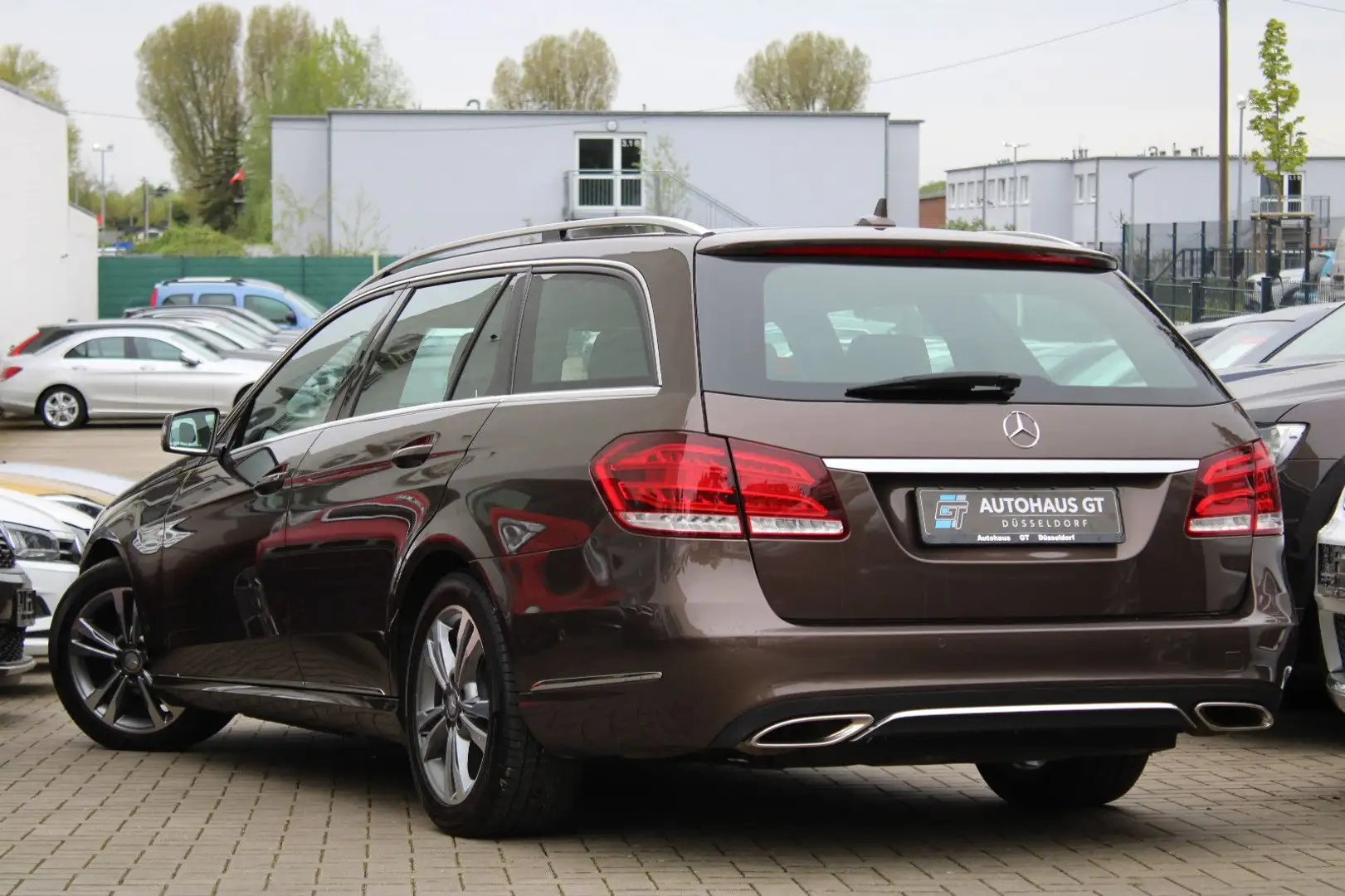 Mercedes-Benz E 200 CGI T/BlueEff/Navi/PDC/Glasdach/LED/Sitzhz Kahverengi - 2