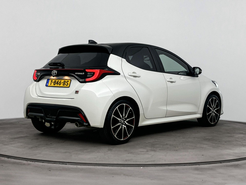 Toyota Yaris 1.5 Hybrid GR Sport Bi-tone Pearl White / Zwart da — photo 2